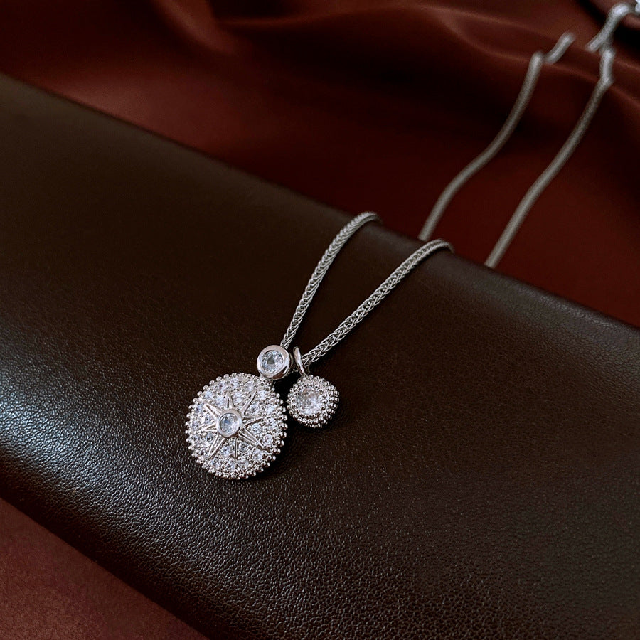 Geometric Zircon Pendant Necklace – Vintage Minimalist Collarbone Chain, 18K Gold-Plated Elegant Jewelry