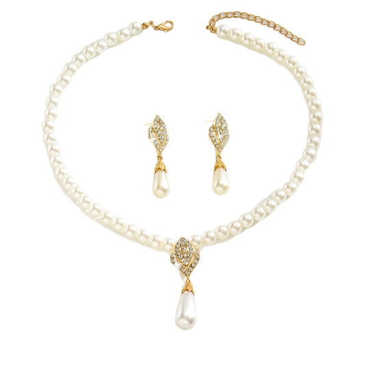 Timeless Pearl Wedding Jewelry Set: Sophisticated Necklace and Earring Suite for Bridal Attire